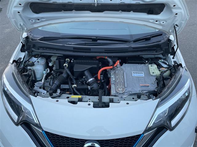 ノート ｅ－パワー　Ｂ　ＦＯＵＲ　４ＷＤ　社外オーディオ　ＣＤ／ＡＵＸ／ラジオ　デジタルインナーミラー　エマージェンシーブレーキ　レーンキープアシスト　オートマチックハイビーム　プッシュスタート　スマートキー　フロアマット（42枚目）