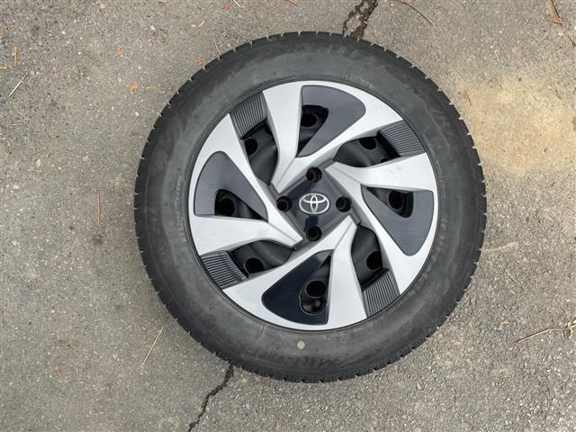 アクア Ｓ　スタイルブラック　純正ナビ　ワンセグ／ＢＴ／ＣＤ／ラジオ　バックカメラ　スタッドレスキャップ付積込　ステアリングスイッチ　トヨタセーフティセンス　レーンキープアシスト　オートマチックハイビーム　ＬＥＤライト（3枚目）