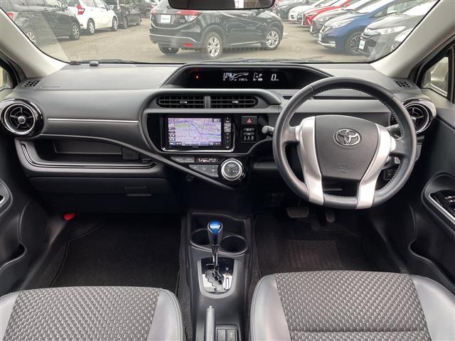 アクア Ｘ－アーバン　アルパイン製ＳＤナビ　フルセグ／ＣＤ／ＤＶＤ／ＢＴ／ＳＤ／ラジオ　バックカメラ　ドライブレコーダー　プッシュスタート　スマートキー　寒冷地仕様　ワイパーデアイサー　ハーフレザーシート（2枚目）