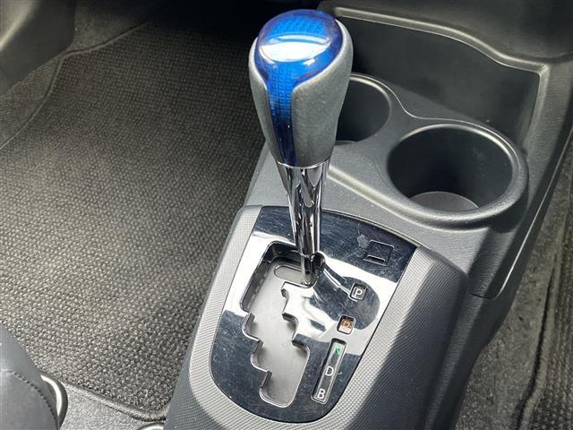 アクア Ｘ－アーバン　アルパイン製ＳＤナビ　フルセグ／ＣＤ／ＤＶＤ／ＢＴ／ＳＤ／ラジオ　バックカメラ　ドライブレコーダー　プッシュスタート　スマートキー　寒冷地仕様　ワイパーデアイサー　ハーフレザーシート（11枚目）