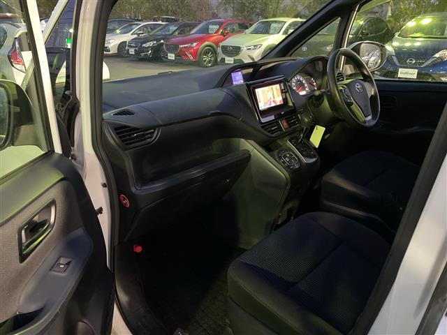 ノア X 純正ナビ(AM,FM,BT,フルセグTV,SD,CD,DVD) 両側パワースライドドア ETC スロープボタン アイドリングストップ 積込冬タイヤ エコモードボタン オートライト バックカメラ(28枚目)