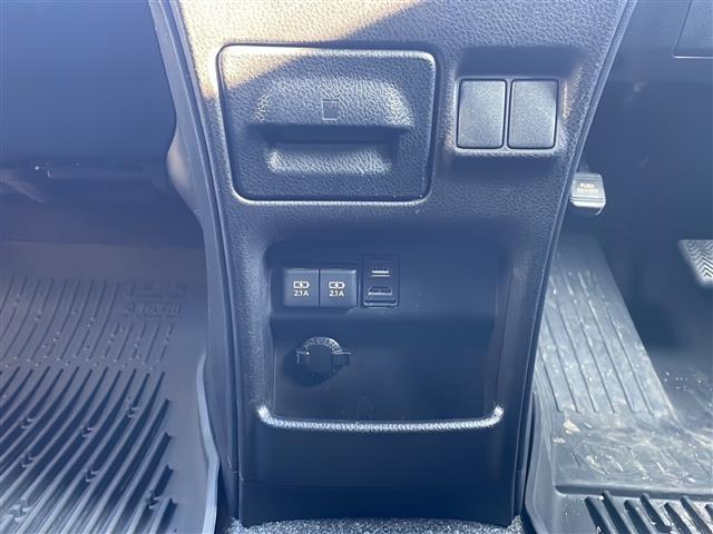 ヴォクシー ＺＳ　煌ＩＩ　純正ナビ（ＡＭ、ＦＭ、フルセグＴＶ、ＣＤ，ＤＶＤ、ＳＤ、ＢＴ）　クルーズコントロール　ＥＴＣ２．０　両側パワースライドドア　レーンアシスト　衝突被害軽減システム　アイドリングストップ　電格ミラー（10枚目）