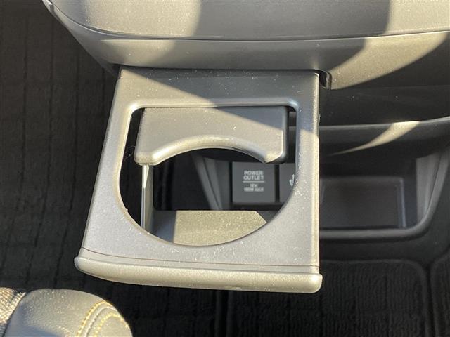 フリード＋ クロスター　寒冷地仕様　純正ＳＤメモリーナビ　バックカメラ　フルセグＴＶ　Ｂｌｕｅｔｏｏｔｈ／ＵＳＢ　シートヒーター（Ｄ／Ｎ）　両側パワースライドドア　ＥＴＣ（新セキュリティ対応）　レーダークルーズコントロール（22枚目）