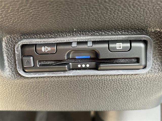 フリード＋ クロスター　寒冷地仕様　純正ＳＤメモリーナビ　バックカメラ　フルセグＴＶ　Ｂｌｕｅｔｏｏｔｈ／ＵＳＢ　シートヒーター（Ｄ／Ｎ）　両側パワースライドドア　ＥＴＣ（新セキュリティ対応）　レーダークルーズコントロール（26枚目）