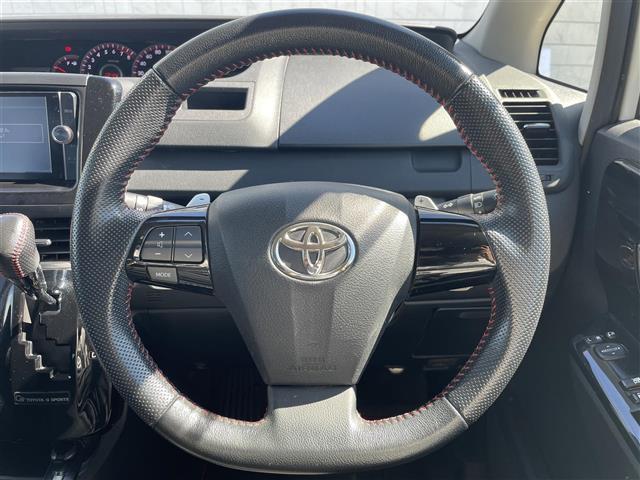 ヴォクシー 　ワンオーナー　Ｇ’ｓ　純正ＳＤメモリーナビ　バックカメラ　フルセグＴＶ　ＣＤ／ＤＶＤ　ＥＴＣ　Ｂｌｕｅｔｏｏｔｈ　両側パワースライドドア　純正フロアマット　社外製１８インチアルミホイール（5枚目）