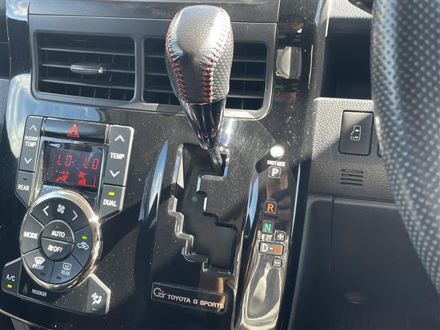 ヴォクシー 　ワンオーナー　Ｇ’ｓ　純正ＳＤメモリーナビ　バックカメラ　フルセグＴＶ　ＣＤ／ＤＶＤ　ＥＴＣ　Ｂｌｕｅｔｏｏｔｈ　両側パワースライドドア　純正フロアマット　社外製１８インチアルミホイール（10枚目）
