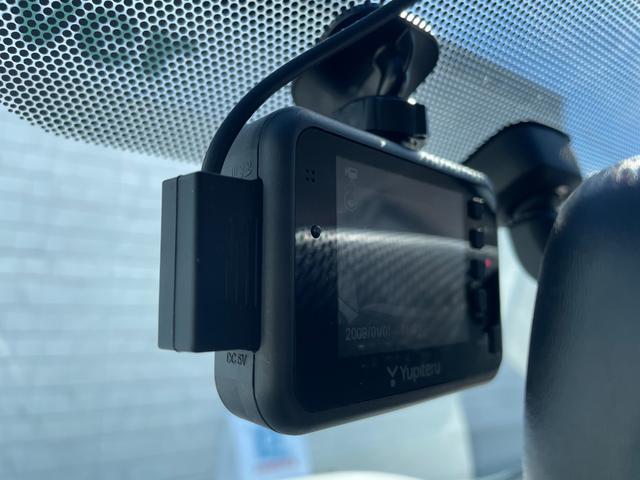 ヴォクシー 　ワンオーナー　Ｇ’ｓ　純正ＳＤメモリーナビ　バックカメラ　フルセグＴＶ　ＣＤ／ＤＶＤ　ＥＴＣ　Ｂｌｕｅｔｏｏｔｈ　両側パワースライドドア　純正フロアマット　社外製１８インチアルミホイール（29枚目）