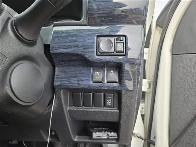 NV350キャラバンバン プレミアムGXロングブラックギア 禁煙車 アラウンドビューモニタ ドラレコ エマージェンシーブレーキ LEDオートライト 社外ナビ フルセグ 片側パワースライドドア 後席用モニタ スマートキー エンジンスイッチ 純正15インチAW(4枚目)