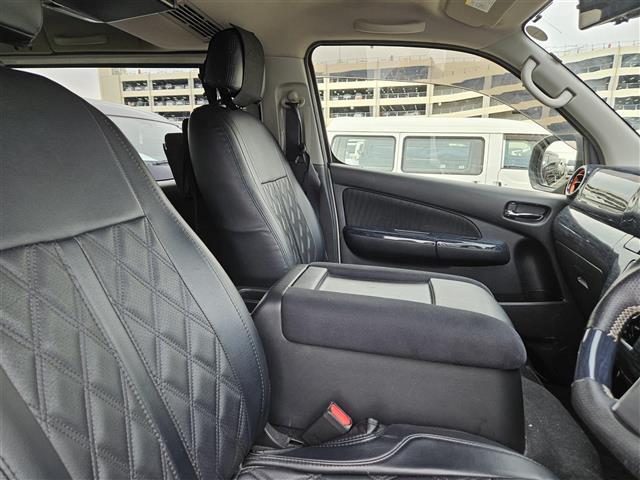 NV350キャラバンバン プレミアムGXロングブラックギア 禁煙車 アラウンドビューモニタ ドラレコ エマージェンシーブレーキ LEDオートライト 社外ナビ フルセグ 片側パワースライドドア 後席用モニタ スマートキー エンジンスイッチ 純正15インチAW(9枚目)