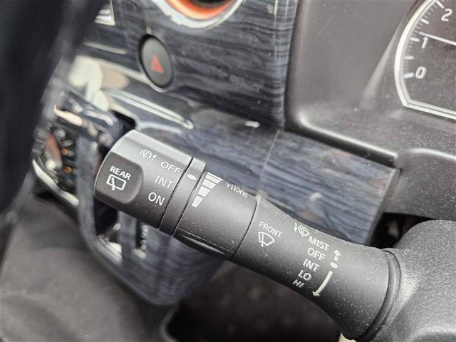 NV350キャラバンバン プレミアムGXロングブラックギア 禁煙車 アラウンドビューモニタ ドラレコ エマージェンシーブレーキ LEDオートライト 社外ナビ フルセグ 片側パワースライドドア 後席用モニタ スマートキー エンジンスイッチ 純正15インチAW(18枚目)