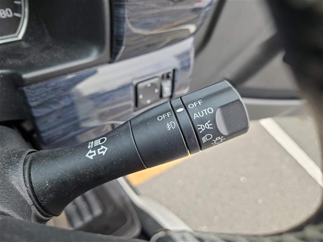 NV350キャラバンバン プレミアムGXロングブラックギア 禁煙車 アラウンドビューモニタ ドラレコ エマージェンシーブレーキ LEDオートライト 社外ナビ フルセグ 片側パワースライドドア 後席用モニタ スマートキー エンジンスイッチ 純正15インチAW(19枚目)