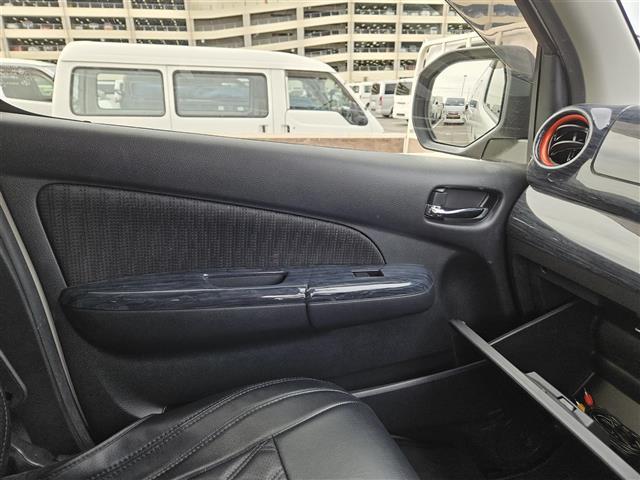 NV350キャラバンバン プレミアムGXロングブラックギア 禁煙車 アラウンドビューモニタ ドラレコ エマージェンシーブレーキ LEDオートライト 社外ナビ フルセグ 片側パワースライドドア 後席用モニタ スマートキー エンジンスイッチ 純正15インチAW(21枚目)