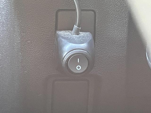 ハイエースバン スーパーGL ダーク プライムII 禁煙車 バックカメラ ドラレコ 衝突被害軽減 車線逸脱防止支援 LEDヘッドランプ オートライト 純正ナビ 両側パワスラ ビルトインETC2.0 ハーフレザーシート 社外15インチAW スマートキー(11枚目)