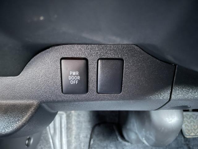 ハイエースバン スーパーGL ダーク プライムII 禁煙車 バックカメラ ドラレコ 衝突被害軽減 車線逸脱防止支援 LEDヘッドランプ オートライト 純正ナビ 両側パワスラ ビルトインETC2.0 ハーフレザーシート 社外15インチAW スマートキー(20枚目)