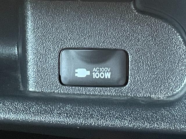 ハイエースバン スーパーGL ダーク プライムII 禁煙車 バックカメラ ドラレコ 衝突被害軽減 車線逸脱防止支援 LEDヘッドランプ オートライト 純正ナビ 両側パワスラ ビルトインETC2.0 ハーフレザーシート 社外15インチAW スマートキー(21枚目)