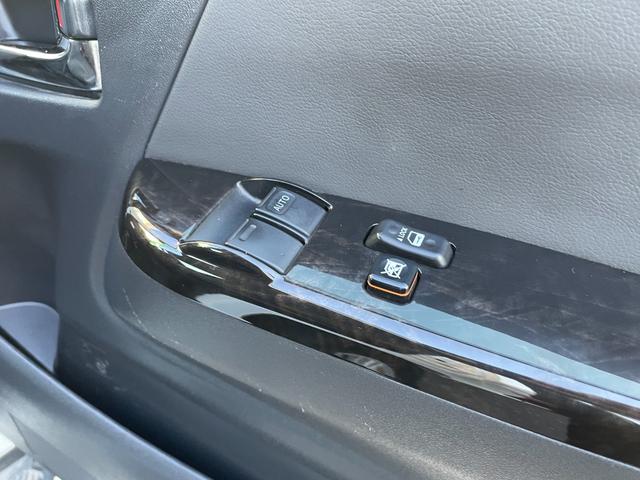 ハイエースバン スーパーGL ダーク プライムII 禁煙車 バックカメラ ドラレコ 衝突被害軽減 車線逸脱防止支援 LEDヘッドランプ オートライト 純正ナビ 両側パワスラ ビルトインETC2.0 ハーフレザーシート 社外15インチAW スマートキー(25枚目)
