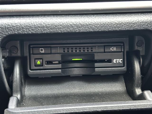 クラウンハイブリッド アスリートＳ　純正ナビ　バックカメラ　Ｂｌｕｅｔｏｏｔｈ　フルセグＴＶ　レザーシート　シートヒーター　エアーシート　パワーシート　クルーズコントロール　ＥＴＣ　前後ドラレコ　前後コーナーセンサー　ハンドルヒーター（17枚目）