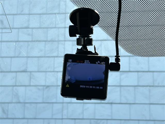 アクア Ｓスタイルブラック　純正ナビ　バックカメラ　Ｂｌｕｅｔｏｏｔｈ　ワンセグＴＶ　前ドラレコ　ＥＴＣ　ＣＤ　ＤＶＤ　前後ソナー　オートハイビーム　社外アルミホイール　ＬＥＤヘッドライト　プッシュスタート（4枚目）