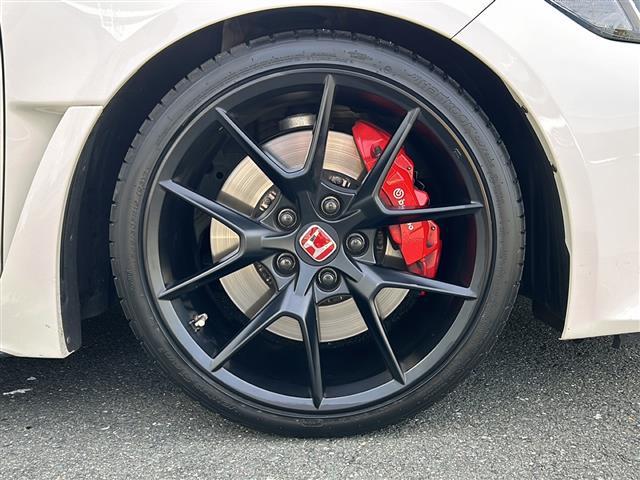 シビック タイプＲ　純正リアウィング　デジタルインナーミラー　無限シフトノブ　ドライブレコーダー　ワンオーナー　取扱説明書　Ｂｌｕｅｔｏｏｔｈ　ワンセグＴＶ　バックカメラ　純正アルミホイール（27枚目）