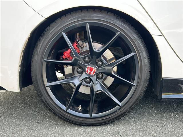 シビック タイプＲ　純正リアウィング　デジタルインナーミラー　無限シフトノブ　ドライブレコーダー　ワンオーナー　取扱説明書　Ｂｌｕｅｔｏｏｔｈ　ワンセグＴＶ　バックカメラ　純正アルミホイール（28枚目）