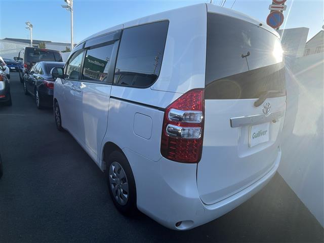 ノア Ｘ　スペシャルエディション　ＨＩＤヘッドライト　後席モニター　両側電動スライド　オートライト（43枚目）