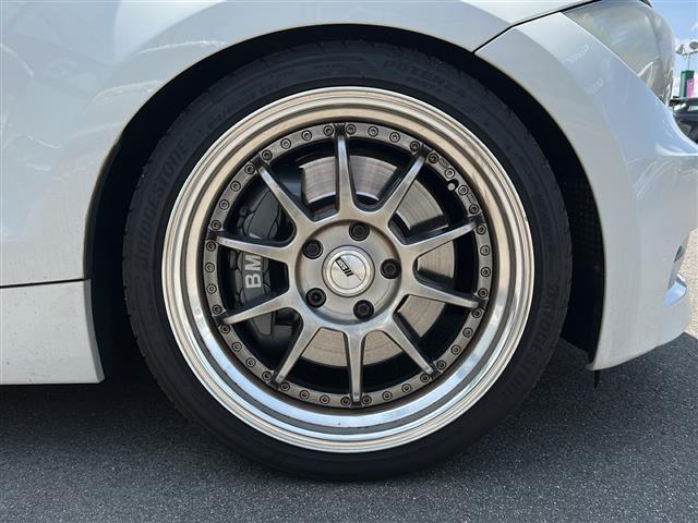 １シリーズ １３５ｉ　レザーシート／純正ＨＤＤナビ／ＤＶＤ／ＣＤ／ＭＳＶ／ＥＴＣ／社外１８ｉｎアルミホイール／社外サスペンション／社外マフラー／オートライト／ＬＥＤライト／社外ミラーカバー／電動格納（40枚目）