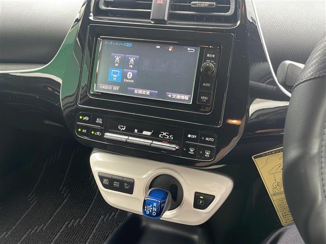 プリウス S トヨタセーフティセンス 純正ナビ ETC 前方ドライブレコーダー バックカメラ レーダークルーズコントロール エンジンスターター オートライト オートマチックハイビーム GPSレーダー ドアバイザー(6枚目)