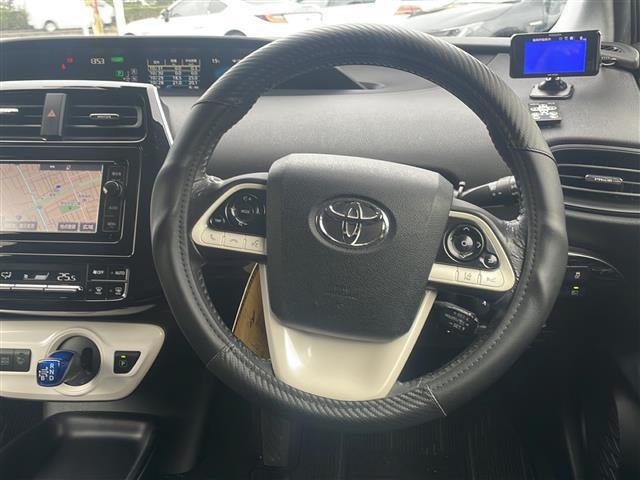 プリウス S トヨタセーフティセンス 純正ナビ ETC 前方ドライブレコーダー バックカメラ レーダークルーズコントロール エンジンスターター オートライト オートマチックハイビーム GPSレーダー ドアバイザー(9枚目)