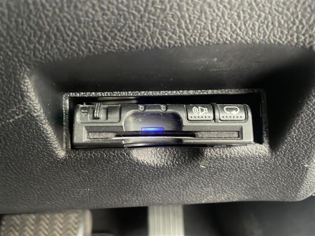 プリウス S トヨタセーフティセンス 純正ナビ ETC 前方ドライブレコーダー バックカメラ レーダークルーズコントロール エンジンスターター オートライト オートマチックハイビーム GPSレーダー ドアバイザー(19枚目)