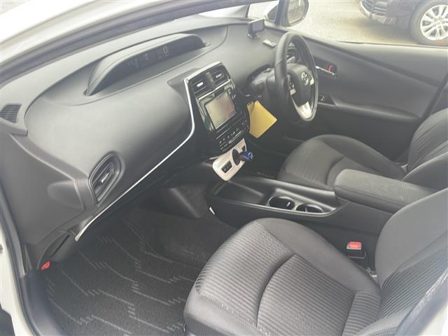 プリウス S トヨタセーフティセンス 純正ナビ ETC 前方ドライブレコーダー バックカメラ レーダークルーズコントロール エンジンスターター オートライト オートマチックハイビーム GPSレーダー ドアバイザー(25枚目)