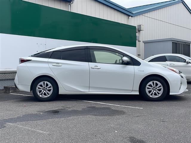 プリウス S トヨタセーフティセンス 純正ナビ ETC 前方ドライブレコーダー バックカメラ レーダークルーズコントロール エンジンスターター オートライト オートマチックハイビーム GPSレーダー ドアバイザー(29枚目)