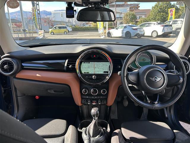MINI クーパーS 純正メモリーナビ BT/USB/AUX/FM/AM 前方ドライブレコーダー バックカメラ 電動格納ミラー スペアキー1本 ハーフレザーシート HIDヘッドライト オートライト フォグランプ(2枚目)
