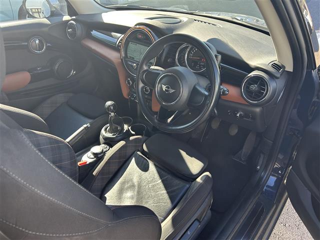 MINI クーパーS 純正メモリーナビ BT/USB/AUX/FM/AM 前方ドライブレコーダー バックカメラ 電動格納ミラー スペアキー1本 ハーフレザーシート HIDヘッドライト オートライト フォグランプ(15枚目)