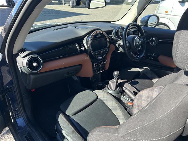 MINI クーパーS 純正メモリーナビ BT/USB/AUX/FM/AM 前方ドライブレコーダー バックカメラ 電動格納ミラー スペアキー1本 ハーフレザーシート HIDヘッドライト オートライト フォグランプ(16枚目)