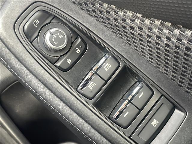 フォレスター アドバンス　４ＷＤ／衝突軽減ブレーキ／社外ＳＤナビ／バックカメラ／ハーフレザーシート／シートヒーター／ハンドルヒーター／純正１８インチＡＷ／純正フロアマット／デジタルインナーミラー／ＬＥＤヘッドライト（20枚目）