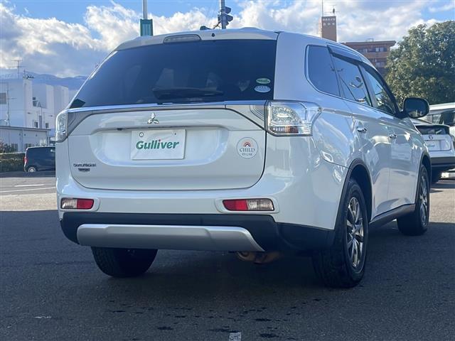 アウトランダー ２４Ｇナビパッケージ　ｅ－Ａｓｓｉｓｔ　純正ナビ　フルセグ／ＣＤ／ＤＶＤ／ＳＤ／ＢＴ／ＵＳＢ／ｉＰｏｄ　バックカメラ　ＥＴＣ　パドルシフト　レーダークルーズコントロール　電動リアゲート　オートライト　夏タイヤ積込み（35枚目）