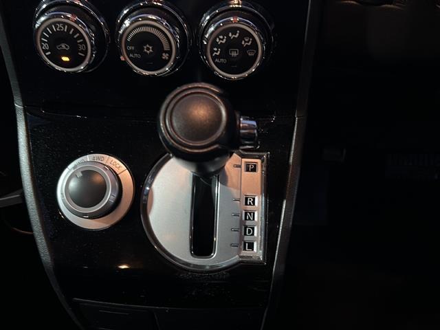 デリカＤ：５ Ｄ　パワーパッケージ　４ＷＤ／両側電動スライドドア／社外ＳＤナビ／バックカメラ／ＥＴＣ／ＬＥＤヘッドライト／コーナーセンサー／シートヒーター／純正フロアマット／社外１６インチＡＷ（6枚目）