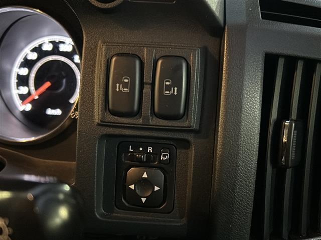 デリカＤ：５ Ｄ　パワーパッケージ　４ＷＤ／両側電動スライドドア／社外ＳＤナビ／バックカメラ／ＥＴＣ／ＬＥＤヘッドライト／コーナーセンサー／シートヒーター／純正フロアマット／社外１６インチＡＷ（12枚目）