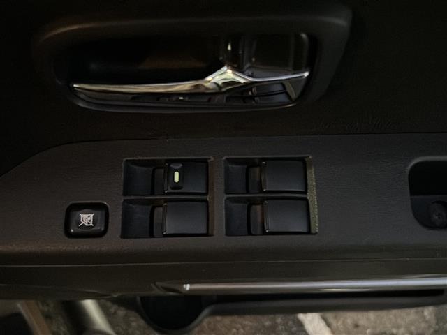 デリカＤ：５ Ｄ　パワーパッケージ　４ＷＤ／両側電動スライドドア／社外ＳＤナビ／バックカメラ／ＥＴＣ／ＬＥＤヘッドライト／コーナーセンサー／シートヒーター／純正フロアマット／社外１６インチＡＷ（19枚目）