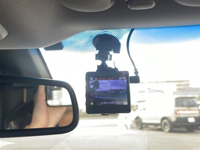 カムリ Gレザーパッケージ トヨタセーフティセンス 純正ナビ フルセグ/BT/SD/CD/DVD/AUX/USB/FM/AM バックカメラ ドラレコ ビルトインETC シートヒーター パワーシート オートライト 積込み冬タイヤ(8枚目)