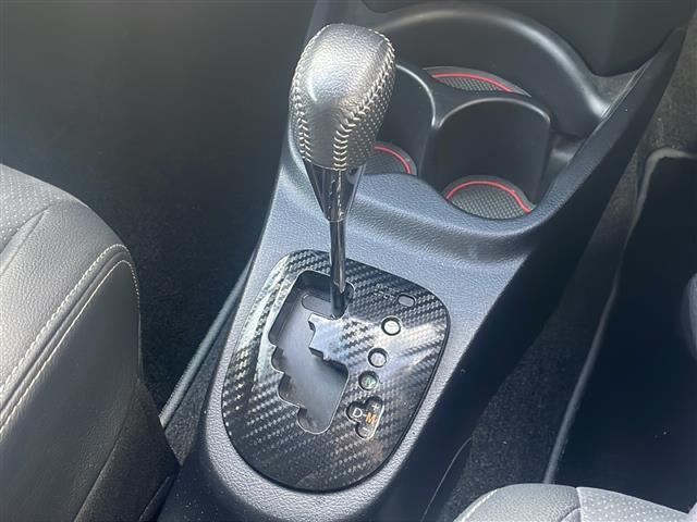 ヴィッツ ＧＲスポーツ　ワンオーナー／衝突軽減ブレーキ／社外ＳＤナビ／ＬＥＤヘッドライト／ＥＴＣ／レーンキープアシスト／ドライブレコーダー／純正フロアマット／社外１７インチＡＷ（7枚目）