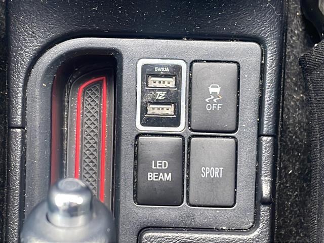 ヴィッツ ＧＲスポーツ　ワンオーナー／衝突軽減ブレーキ／社外ＳＤナビ／ＬＥＤヘッドライト／ＥＴＣ／レーンキープアシスト／ドライブレコーダー／純正フロアマット／社外１７インチＡＷ（11枚目）