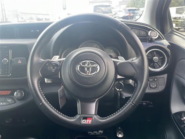 ヴィッツ ＧＲスポーツ　ワンオーナー／衝突軽減ブレーキ／社外ＳＤナビ／ＬＥＤヘッドライト／ＥＴＣ／レーンキープアシスト／ドライブレコーダー／純正フロアマット／社外１７インチＡＷ（12枚目）