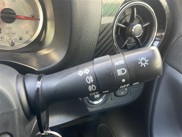 ヴィッツ ＧＲスポーツ　ワンオーナー／衝突軽減ブレーキ／社外ＳＤナビ／ＬＥＤヘッドライト／ＥＴＣ／レーンキープアシスト／ドライブレコーダー／純正フロアマット／社外１７インチＡＷ（14枚目）