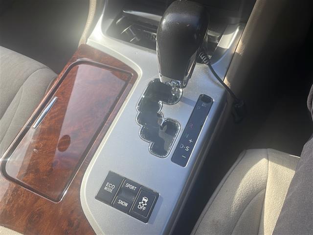 クラウン ２．５ロイヤルサルーンｉ－Ｆｏｕｒ　プレミアムＥＤ　純正ＨＤＤナビ　フルセグ／ＵＳＢ／ＡＵＸ／ＣＤ／ＤＶＤ／ＦＭ／ＡＭ　バックカメラ　ビルトインＥＴＣ　パワーシート　メモリーシート　クルーズコントロール　パーキングセンサー　リアウィンドウ電動シェード（7枚目）