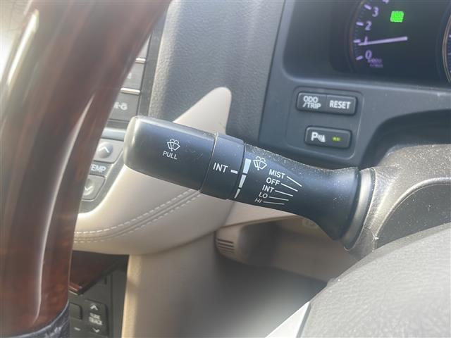 クラウン ２．５ロイヤルサルーンｉ－Ｆｏｕｒ　プレミアムＥＤ　純正ＨＤＤナビ　フルセグ／ＵＳＢ／ＡＵＸ／ＣＤ／ＤＶＤ／ＦＭ／ＡＭ　バックカメラ　ビルトインＥＴＣ　パワーシート　メモリーシート　クルーズコントロール　パーキングセンサー　リアウィンドウ電動シェード（9枚目）