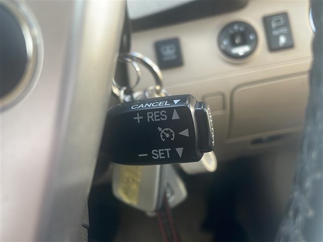 クラウン ２．５ロイヤルサルーンｉ－Ｆｏｕｒ　プレミアムＥＤ　純正ＨＤＤナビ　フルセグ／ＵＳＢ／ＡＵＸ／ＣＤ／ＤＶＤ／ＦＭ／ＡＭ　バックカメラ　ビルトインＥＴＣ　パワーシート　メモリーシート　クルーズコントロール　パーキングセンサー　リアウィンドウ電動シェード（13枚目）