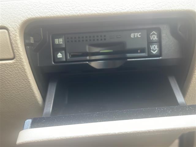 クラウン ２．５ロイヤルサルーンｉ－Ｆｏｕｒ　プレミアムＥＤ　純正ＨＤＤナビ　フルセグ／ＵＳＢ／ＡＵＸ／ＣＤ／ＤＶＤ／ＦＭ／ＡＭ　バックカメラ　ビルトインＥＴＣ　パワーシート　メモリーシート　クルーズコントロール　パーキングセンサー　リアウィンドウ電動シェード（15枚目）