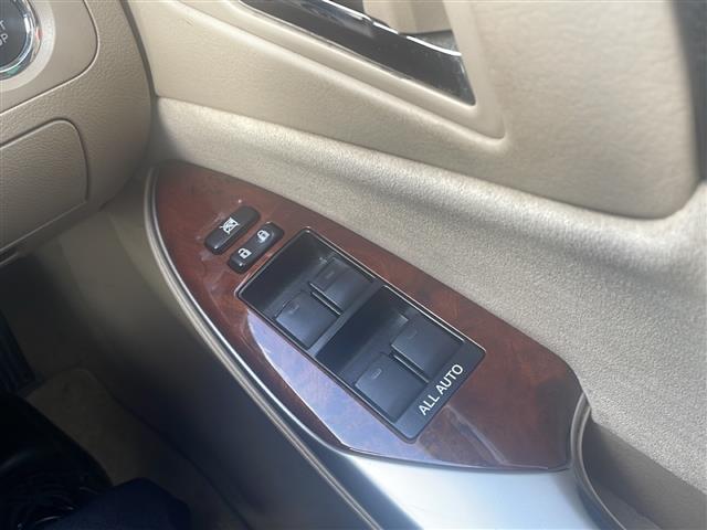 クラウン ２．５ロイヤルサルーンｉ－Ｆｏｕｒ　プレミアムＥＤ　純正ＨＤＤナビ　フルセグ／ＵＳＢ／ＡＵＸ／ＣＤ／ＤＶＤ／ＦＭ／ＡＭ　バックカメラ　ビルトインＥＴＣ　パワーシート　メモリーシート　クルーズコントロール　パーキングセンサー　リアウィンドウ電動シェード（16枚目）