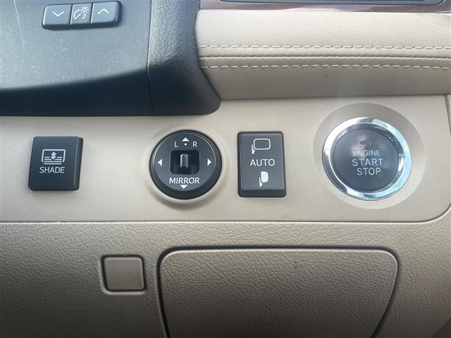 クラウン ２．５ロイヤルサルーンｉ－Ｆｏｕｒ　プレミアムＥＤ　純正ＨＤＤナビ　フルセグ／ＵＳＢ／ＡＵＸ／ＣＤ／ＤＶＤ／ＦＭ／ＡＭ　バックカメラ　ビルトインＥＴＣ　パワーシート　メモリーシート　クルーズコントロール　パーキングセンサー　リアウィンドウ電動シェード（17枚目）